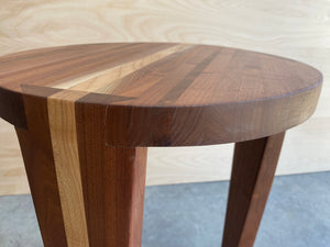 Round End Table | Walnut | Striped | Dovetail |