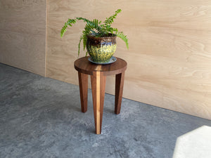 Round End Table | Walnut | Striped | Dovetail |