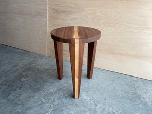 Round End Table | Walnut | Striped | Dovetail |